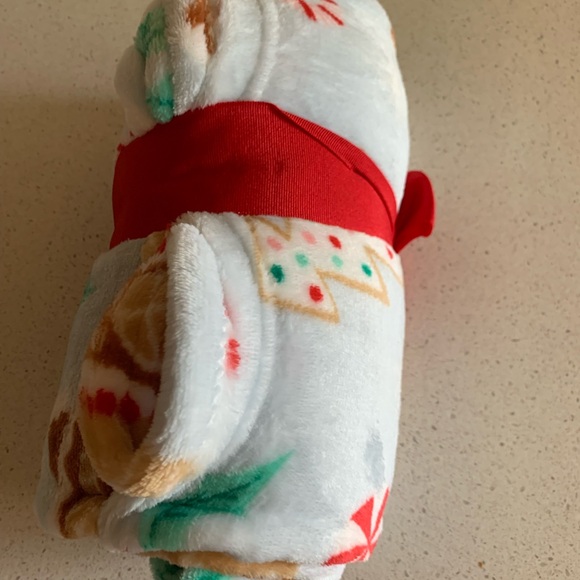 Gingerbread Blanket Holiday Time Red and White Festive - Picture 8 of 11